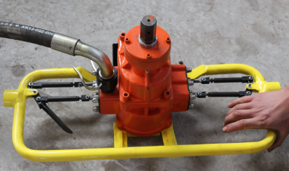 礦用風(fēng)動(dòng)鉆機(jī)廠家：鉆機(jī)要輕，要更輕