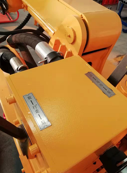 氣動履帶式鉆機：正月需要的現(xiàn)在預定嘍!