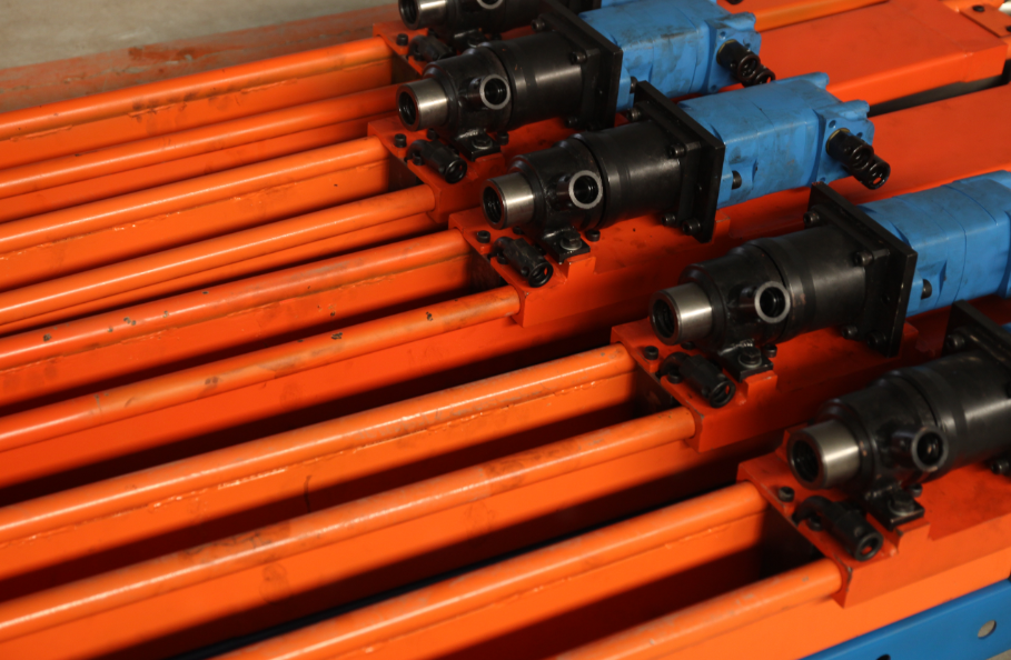 探瓦斯鉆孔，架柱式液壓回轉(zhuǎn)鉆機(jī)需要這么干