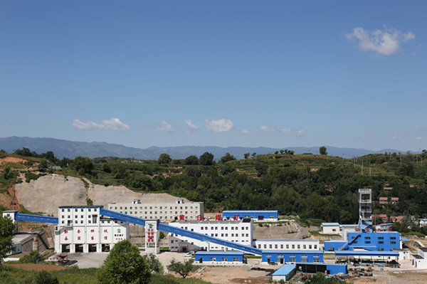 打百米孔，黃莊煤礦用啟睿架柱式液壓鉆機(jī)