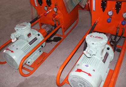 山西長(zhǎng)治架柱式液壓探水鉆機(jī)整裝待發(fā)